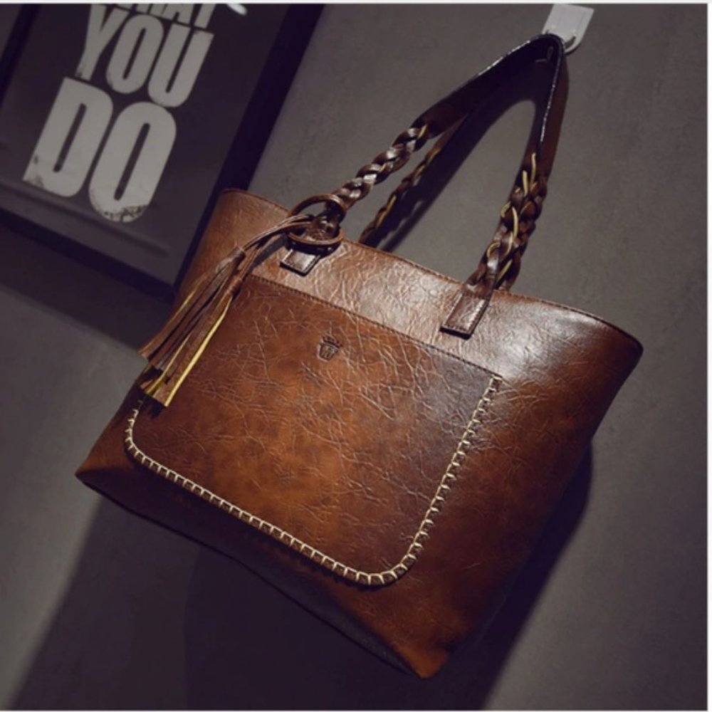 Duke Hudson- Leather Shoulder Bag - Picture 5 of 9
